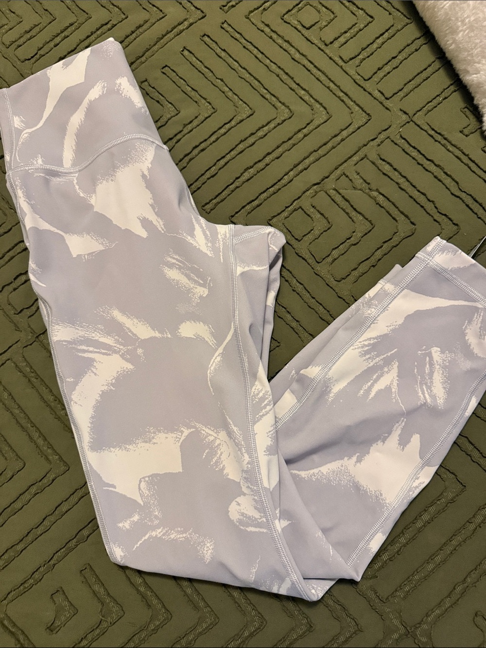 Lululemon High Rise Cloud Print 23’ Leggings